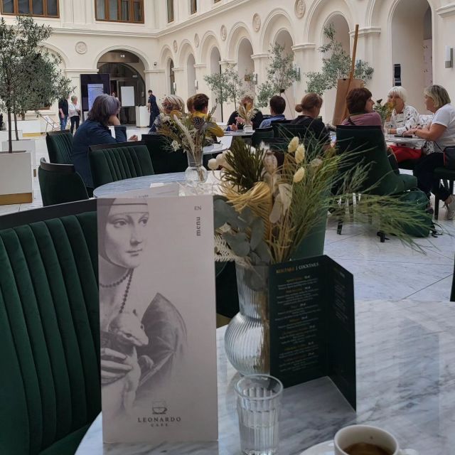 Leonardo da Vinci's "Lady with Ermine" is in Poland already for over 200 years. Plundered by Nazis, found after war, exhibited well in renovated Czartoryski Museum for last couple of years. Tranquility of the museum gives always good breath in for the next steps of exploration in Poland.

#czartoryskimuseumkrakow
#leonardo
#davinci
#krakow
#privatetourskrakow
#privatetourswarsaw
#ladywithermine
#artofpoland